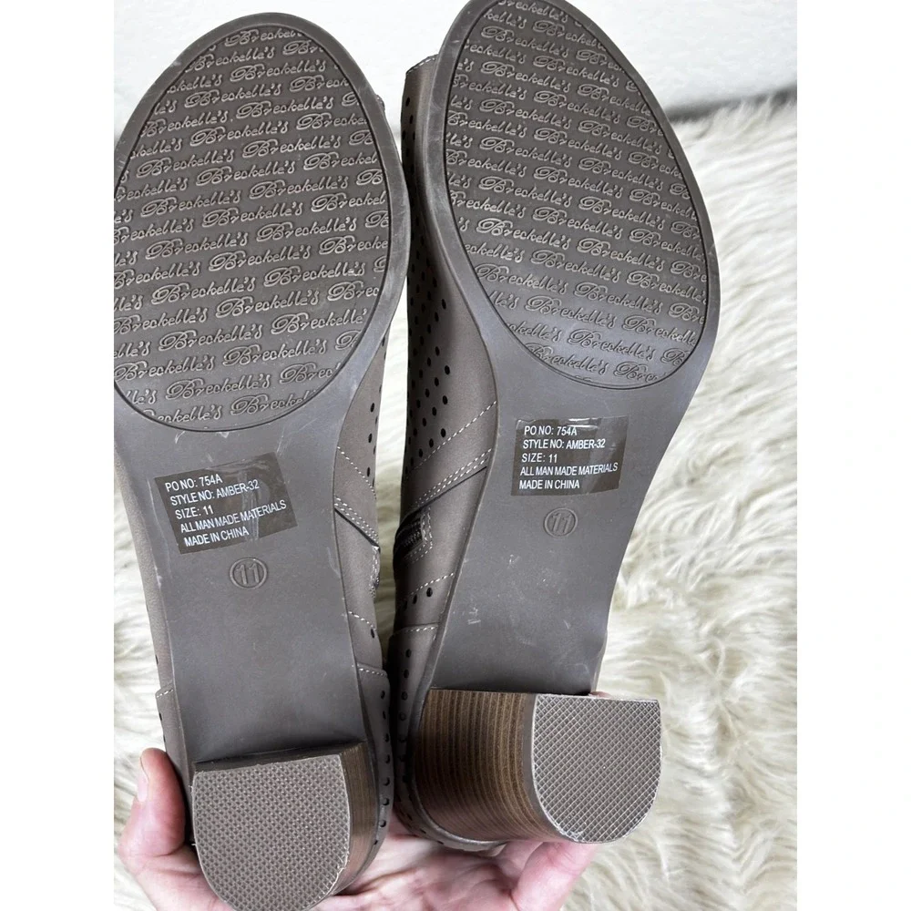 Breckelles Amber 32 Peep Toe Booties Women's 11 Gray Beige Chunky‎ Heel Chic